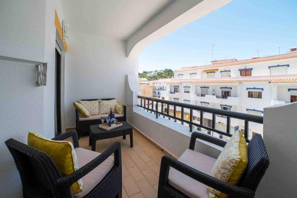 Spacious Two Bedroom Apt, 200M From The Beach Carvoeiro  Luaran gambar